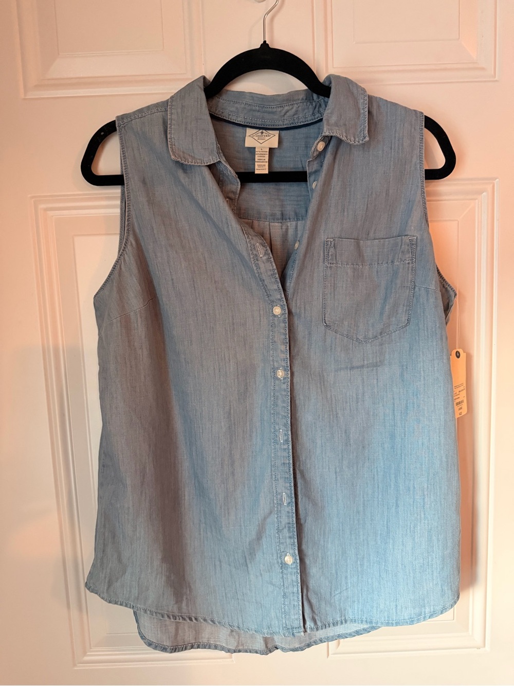 St. John's Bay Light Blue Sleeveless Chambray Button-Down Top